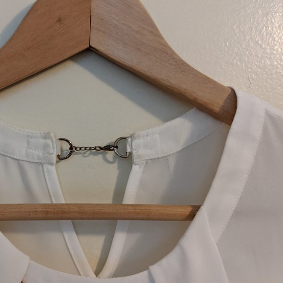 Sleeveless White Blouse with Gold Chain Detail - Picture 4 of 13